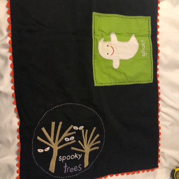 POTTERY BARN KIDS HALLOWEEN TABLE RUNNER - Picture 11 of 15